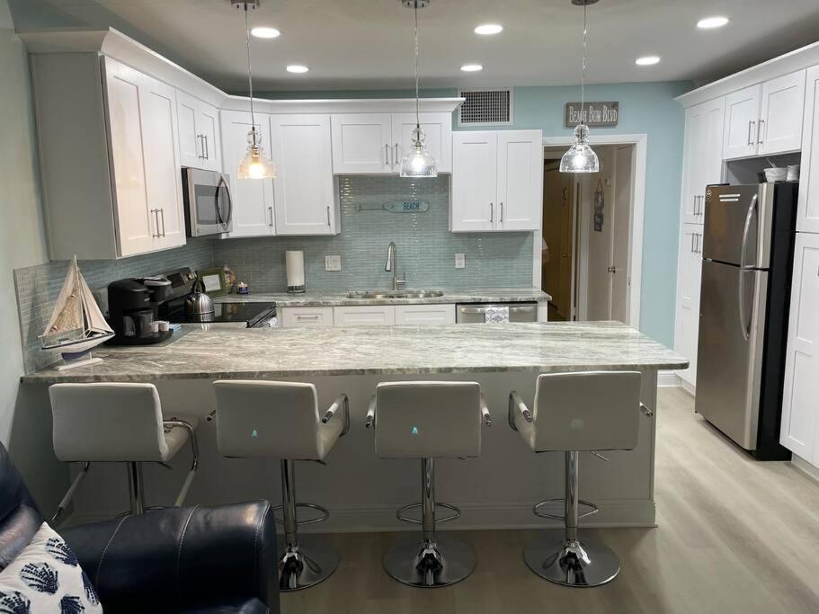 Beachfront Condo On Quiet Treasure Island- 1 Bed St. Pete Beach Εξωτερικό φωτογραφία