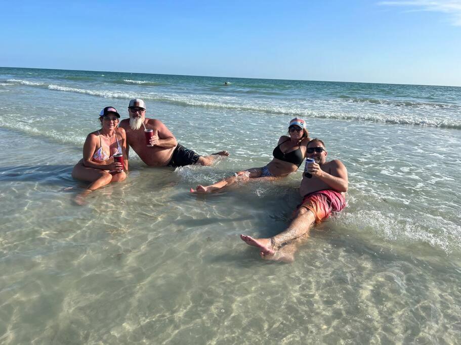 Beachfront Condo On Quiet Treasure Island- 1 Bed St. Pete Beach Εξωτερικό φωτογραφία