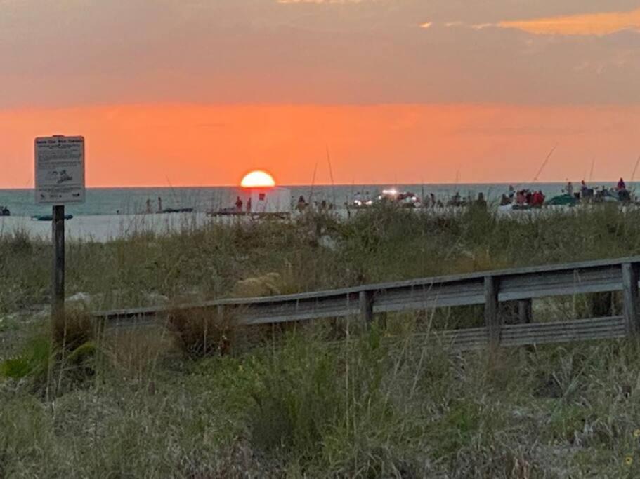 Beachfront Condo On Quiet Treasure Island- 1 Bed St. Pete Beach Εξωτερικό φωτογραφία