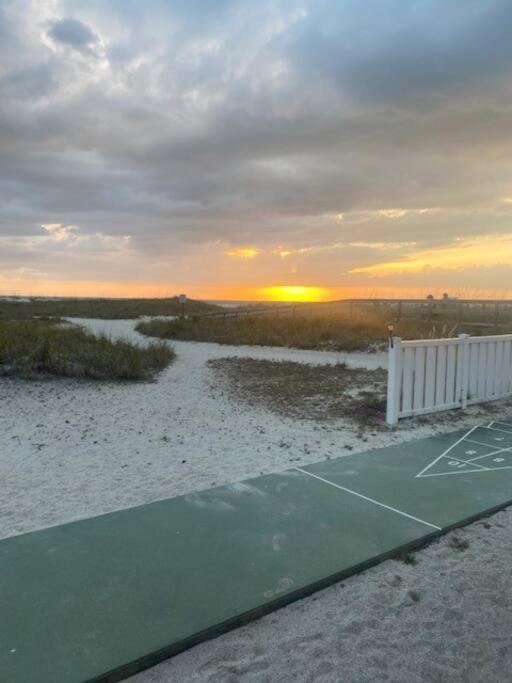 Beachfront Condo On Quiet Treasure Island- 1 Bed St. Pete Beach Εξωτερικό φωτογραφία