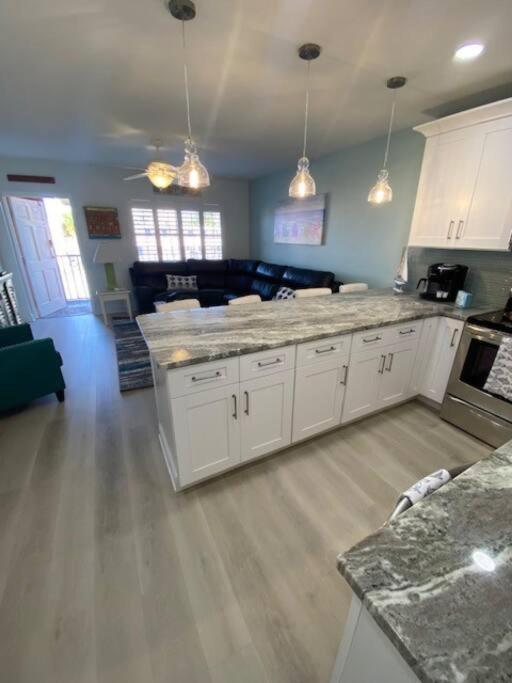 Beachfront Condo On Quiet Treasure Island- 1 Bed St. Pete Beach Εξωτερικό φωτογραφία