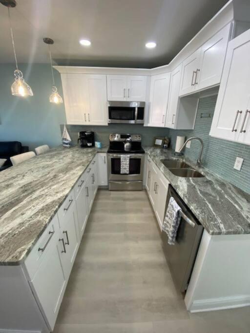 Beachfront Condo On Quiet Treasure Island- 1 Bed St. Pete Beach Εξωτερικό φωτογραφία
