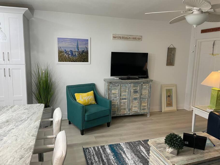 Beachfront Condo On Quiet Treasure Island- 1 Bed St. Pete Beach Εξωτερικό φωτογραφία