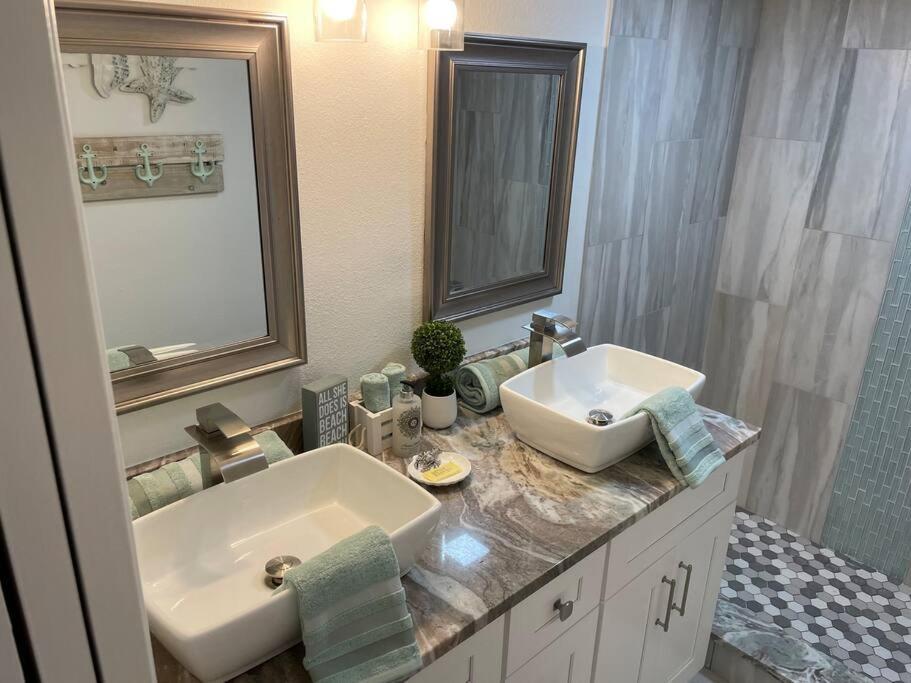 Beachfront Condo On Quiet Treasure Island- 1 Bed St. Pete Beach Εξωτερικό φωτογραφία