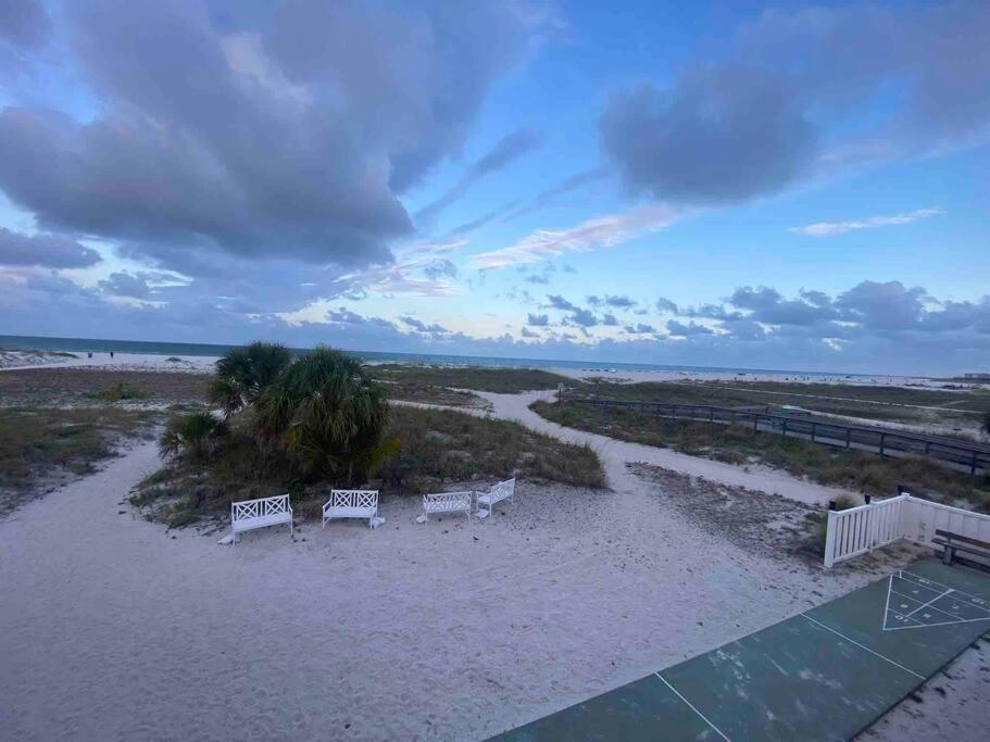Beachfront Condo On Quiet Treasure Island- 1 Bed St. Pete Beach Εξωτερικό φωτογραφία