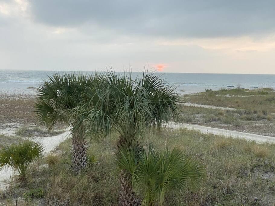 Beachfront Condo On Quiet Treasure Island- 1 Bed St. Pete Beach Εξωτερικό φωτογραφία