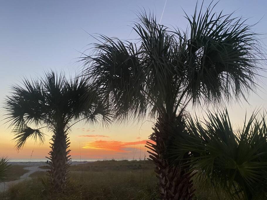 Beachfront Condo On Quiet Treasure Island- 1 Bed St. Pete Beach Εξωτερικό φωτογραφία