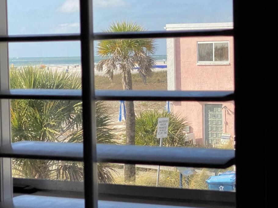 Beachfront Condo On Quiet Treasure Island- 1 Bed St. Pete Beach Εξωτερικό φωτογραφία