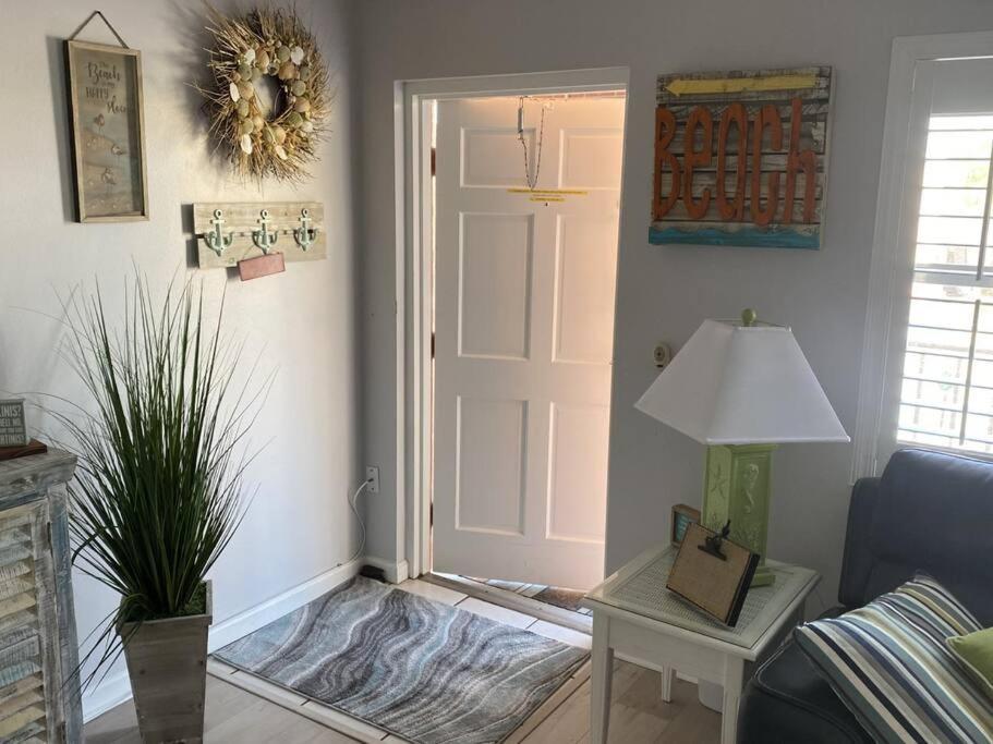 Beachfront Condo On Quiet Treasure Island- 1 Bed St. Pete Beach Εξωτερικό φωτογραφία