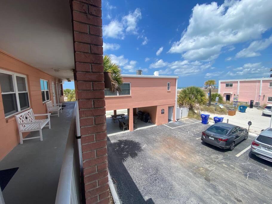 Beachfront Condo On Quiet Treasure Island- 1 Bed St. Pete Beach Εξωτερικό φωτογραφία